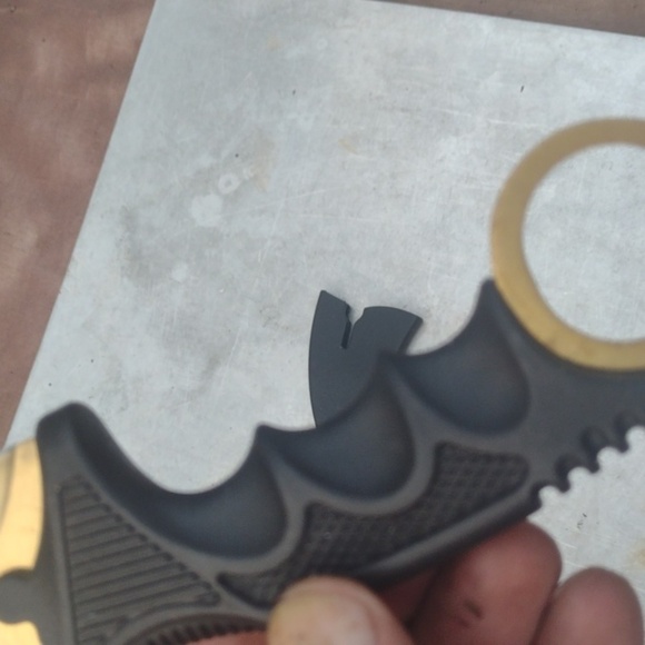 Gold and Black Karambit Knife - Picture 3 of 5